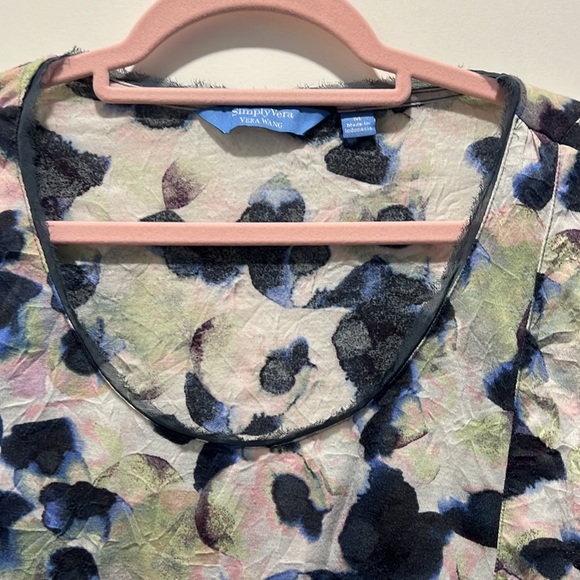 Vera Wang Top. Classic Vera Detail. Size S - Picture 2 of 3